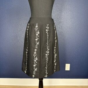 LOFT Black A-Line Skirt with White Floral Embroidery, Size 0